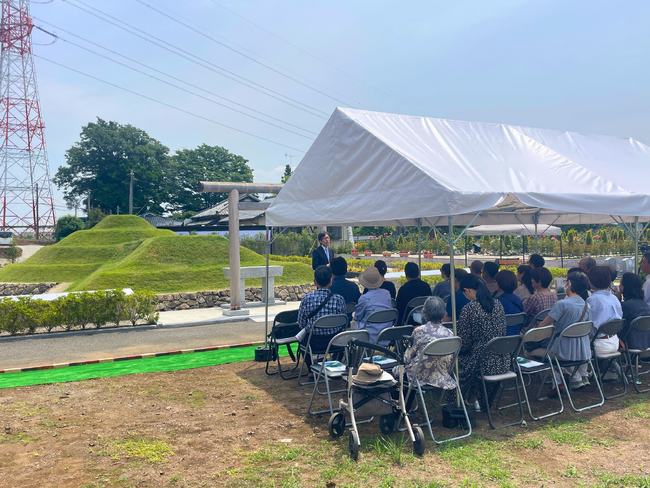 「古墳のお墓」を代表 竹田恒泰が解説　野田ほたるローズガーデン古墳墓、現地説明会に約130名の超満員【株式会社前方後円墳】