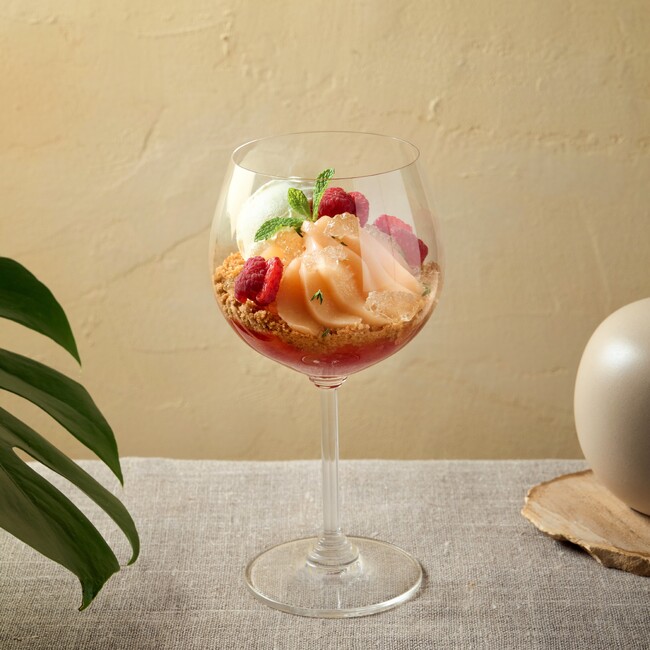ホテルグランバッハ東京銀座 | 旬の桃と発酵のマリアージュ「グランバッハパフェ『Fermente -Peach Melba-』」を発売