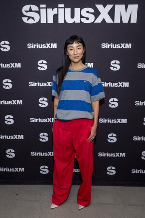 【Dior】グレタ・リーがシリウスXMの”FRONT ROW” にてディオールを着用