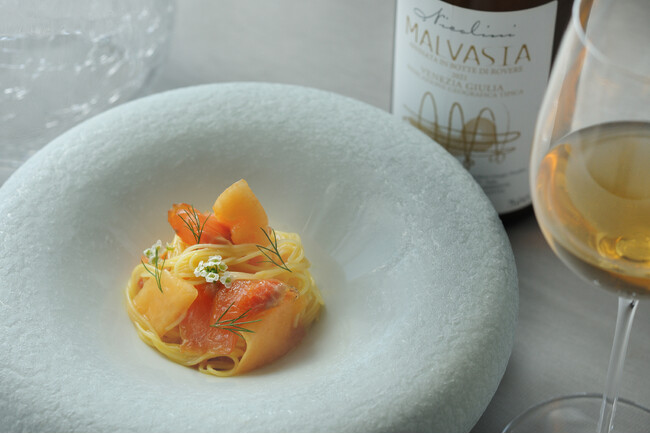 【リゾナーレ】メロンや桃、海や川の幸など、各地の夏の恵みを味わう「OTTO SETTE」夏限定ディナー