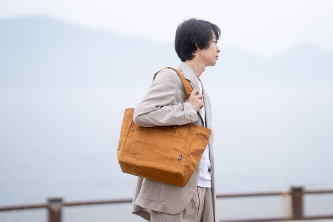 香川発・YouTube登録者数14万人が支持するバッグブランドが、完売トートのミニサイズを新発売-- 洗うたびに表情が変わっていく、”自分で育てる帆布トート”