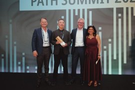 左からStibo Systems, Chief Revenue Officer, Richard Bradbury、NSW株式会社 露木 雄一郎、Stibo Systems, Chief Executive Officer, Adrian Carr、Stibo Systems, Senior Vice President, Global Alliances, Gauri Chawla 左からStibo Systems, Chief Revenue Officer, Richard Bradbury、NSW株式会社 露木 雄一郎、Stibo Systems, Chief Executive Officer, Adrian Carr、Stibo Systems, Senior Vice President, Global Alliances, Gauri Chawla