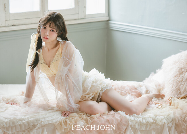 《PEACH JOHN》アイドルグループ『Peel the Apple』の浅原凜が着こなす夏の新作ランジェリーのビジュアルを公開