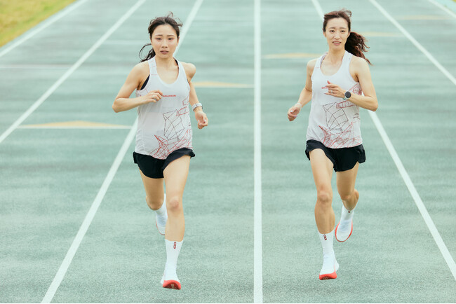 女子陸上長距離部デンソーフリートセローズ所属の池内彩乃選手と中澤咲絵子選手とアスリート契約を締結