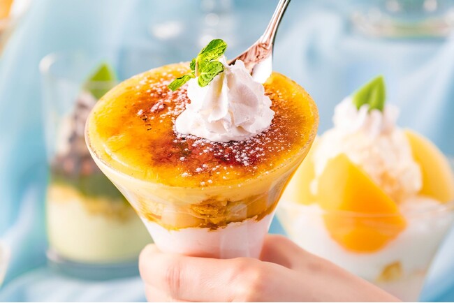 【福岡サンパレス ホテル＆ホール】桃のブリュレパフェが初登場！『夏のパフェ食べ放題 Season.2』を開催