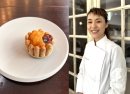 「chez Y」の「アプリコットとチーズケーキのシャルロット」とオーナーシェフ 広幡 有紀氏 「chez Y」の「アプリコットとチーズケーキのシャルロット」とオーナーシェフ 広幡 有紀氏