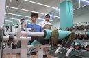 無料パーソナルトレーニングの様子スタッフが一人ひとりに合わせてマシンの使い方やトレーニングフォームを丁寧にサポート。初心者でも安心してスタートできます。