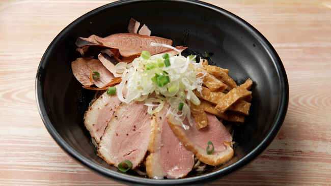 【ＢＳ日テレ】立ち食いそば屋にアンバサダー！？　汁が無い!?そばと具材をあえて楽しむ“あえそば”に初めて会えて感無量　巨大団地を前にするとドランク塚地が小さく見える？初体験！革命が起きた！？