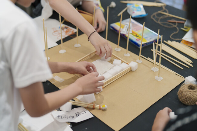 「熱中症にならない建物を作ろう」～酷暑にこどもが建築で挑む、こども建築塾～「一級建築士と学ぶ、建築の仕事の世界」7月28～30日開催
