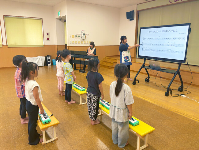 教材作りの手間を削減し、子どもと向き合う時間を取り戻す。～社会福祉法人 千草会 てまりこども園に、電子黒板とモバイルディスプレイを導入