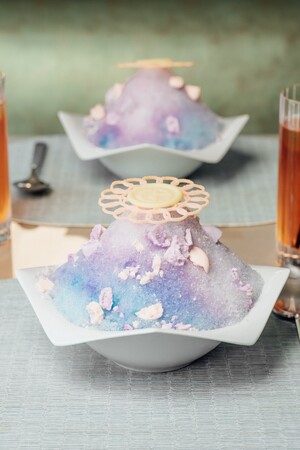 【アルマーニ / カフェ 表参道】ジョルジオ アルマーニ MARE コレクションにインスパイアされた夏限定「桃、バタフライピー、ヨーグルトのかき氷」が登場