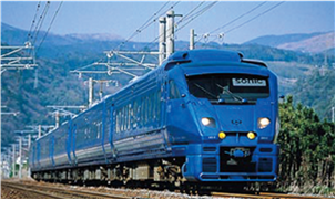 特急列車内に鉄道グッズ専用自動販売機が登場！