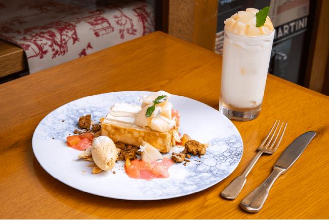 神戸・元町トアウエストにあるクレープとガレットの専門店「CREPE & GALETTE TOOTH TOOTH」にて、桃の香りに包まれる、至福のミルクレープが登場。7月2日（木）より。