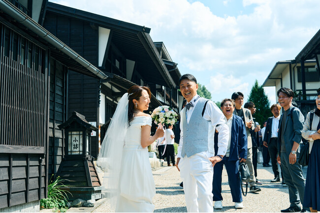 木曽のまち全体が“この日だけ”の結婚パーティー会場に。「IINDA Local」初開催