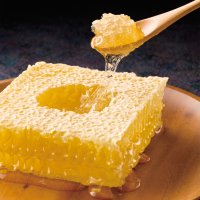 巣ごと味わう「国産純粋巣みつ」2026年の新蜜を6月下旬発売　みつばちが巣に貯蔵した自然のままの純粋はちみつ