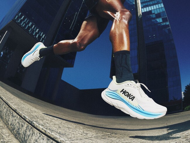 HOKAより日々の走りを軽やかにするCLIFTON 11が新発売。