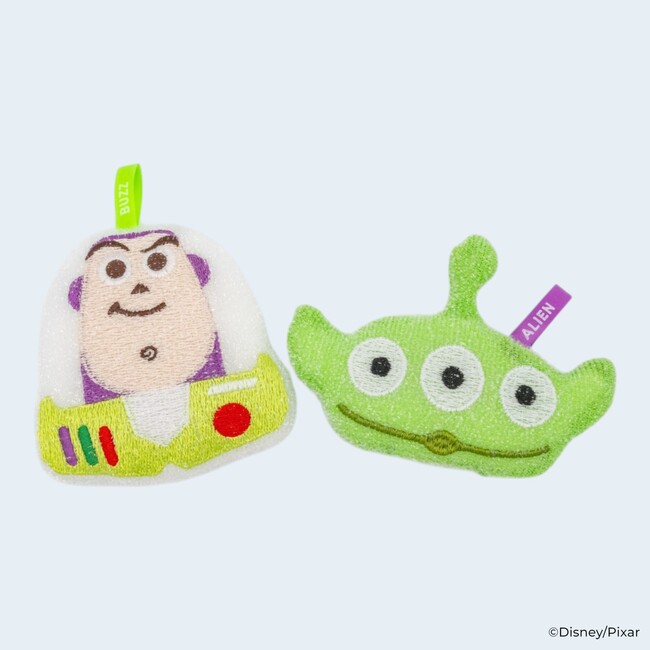 【ディズニー&ピクサー映画「トイ・ストーリー」シリーズ】毎日の食器洗いを楽しく！バズやエイリアンの刺繍を施した「キラメキキッチンスポンジ」がスケーターから新登場！