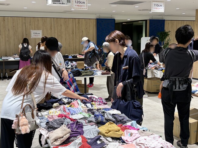 ＜開催報告＞豊島区の子育て家庭121世帯331名に子ども服1,076着をお渡し！「第8回 子ども服マーケット in SunshineCity」