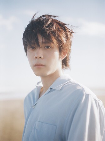 細田佳央太が“ろくろ首”の恋人に！？　クリエイティブディレクター高崎卓馬が書き下ろす、J-WAVEのラジオドラマ番組『BITS & BOBS TOKYO』7月マンスリーゲストで登場！