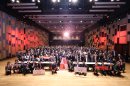 熱気に包まれた授賞式での記念集合写真。全国10万社以上のユーザーのたちと。地方発のデジタル経営のトップランナーとして、今後も建設業界全体の発展を牽引していきます。 熱気に包まれた授賞式での記念集合写真。全国10万社以上のユーザーのたちと。地方発のデジタル経営のトップランナーとして、今後も建設業界全体の発展を牽引していきます。