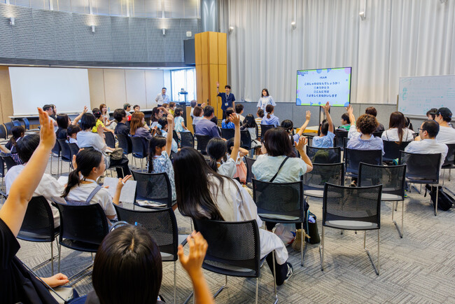 東洋大学で「小学生向けオープンキャンパス」を共同実施。産学連携により大学の教育資源を次世代の学びに繋げる、SDGs探究イベントの様子を公開
