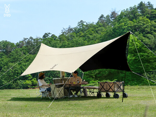【酷暑突破型】DODの大ヒットアイテム「いつかのタープ」に遮光モデルが登場！太陽光を99.9%ブロックする裏面ブラックコーティング仕様「いつかのタープSUMI」新発売