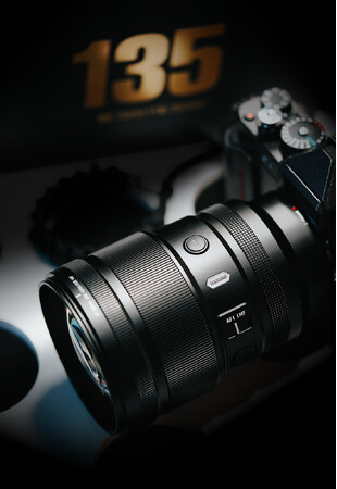 背景を大きく整理し、主役を美しく引き立てる。七工匠 7Artisans「MAX AF 135mm F1.8」ソニーEマウント用を発売