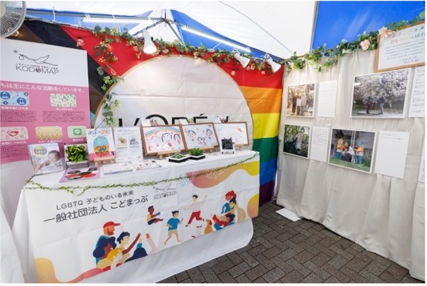 日本ロレアル、性的少数者と家族を支える「こどまっぷ」との継続協働として、当事者ファミリーを「シュウ ウエムラ 表参道ヒルズ本店」へご招待