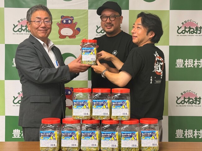 【猛暑から地域住民を守る】愛知県豊根村へ、厚生労働省推奨濃度の塩分が手軽に補給できる熱中症対策ゼリー「現場の相棒」を寄贈