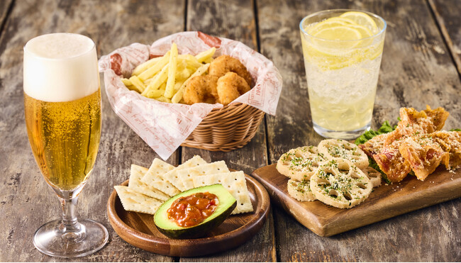 ＼16時からは、フレバルでアロハな“ちょい飲み”／夏にぴったり！お酒が進むスモーキーな味わいのスパイシープルドポーク登場