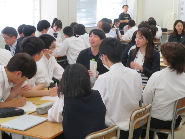 【高知高専】産学官金連携の社会人参加によるキャリア教育授業を実施しました