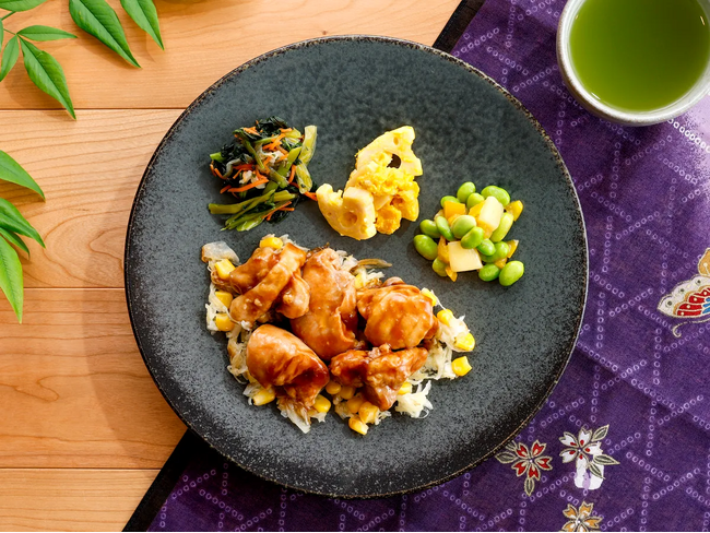 noshの定番メニュー「ふっくら鶏もも肉の甘辛てりだれ」が7月10日（金）にリニューアルして新登場