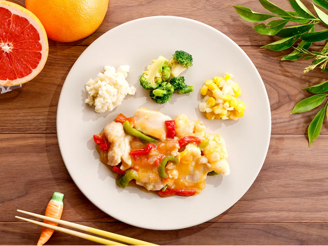夏におすすめ！ピンクグレープフルーツビネガーが爽やかに香る「柔らかチキンの爽やかオニオンソース」が7月10日（金）に新登場
