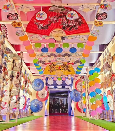 風鈴6,000個のトンネルと、うちわ・扇子1,000個の展示、「関ヶ原願掛け風鈴まつり」と「招風うちわまつり」を9月30日まで開催、7月13日（月）から来場者全員に「オリジナルうちわ」をプレゼント