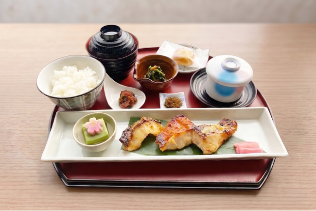西京焼き専門店「栄寿庵」人気の銀だら・金目・鰆を一度に愉しむメニュー『雅御膳』が夏仕様で新登場