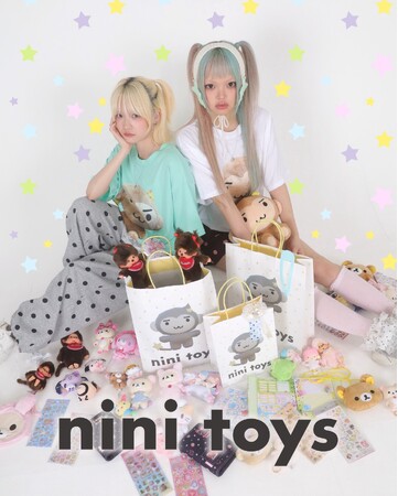 SPINNSから新キャラクターグッズブランド「ninitoys（ににといず）」が誕生！ブランド初となるPOPUP STOREを池袋サンシャインシティアルタにて7月29日より開催。