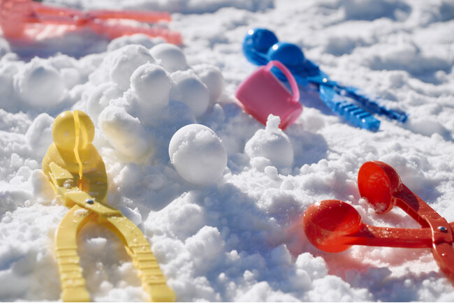 【軽井沢プリンスホテルスキー場】人工造雪技術を活用した真夏の雪あそび体験エリア 「カルプリ スノーランド」営業開始