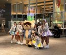 狸小路の人気キャラ「だっこポン」とご当地アイドル