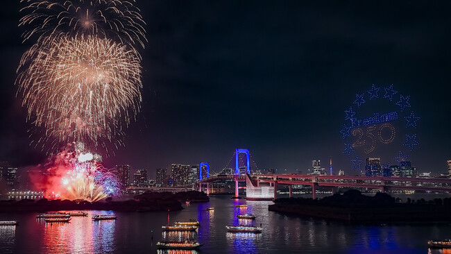 レッドクリフ、東京・お台場で開催されたアメリカ建国250周年記念イベントでドローンショーを制作・運営