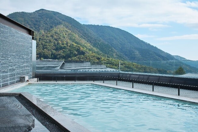今夏求められる「静養」の旅へ。心身を整える絶景の「不感温湯」など夏企画を7月18日より開始