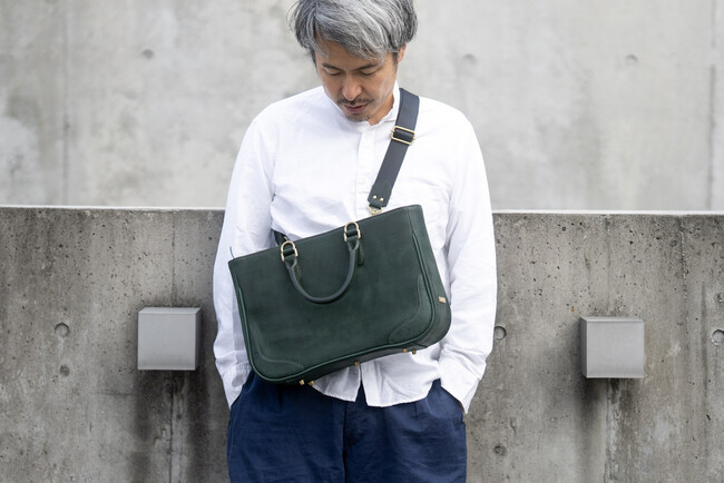 香川・高松カワニシカバンが、創業初期のレザービジネストートを復刻。仕様を現代的にアップデート── YouTube登録者14万人のD2Cバッグブランド