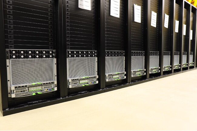 データセクション、国内第1号のAIデータセンターにNVIDIA製B300搭載GPUサーバーの搬入を開始