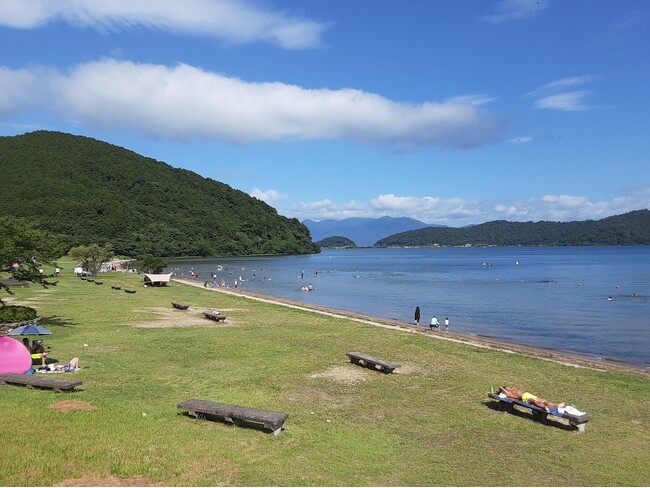 休暇村近江八幡、ホテル目の前の湖水浴場「宮ヶ浜水泳場」が７月１8日にオープン　～波打ち際まで芝生で快適　水質「ＡＡ」の湖水浴場～