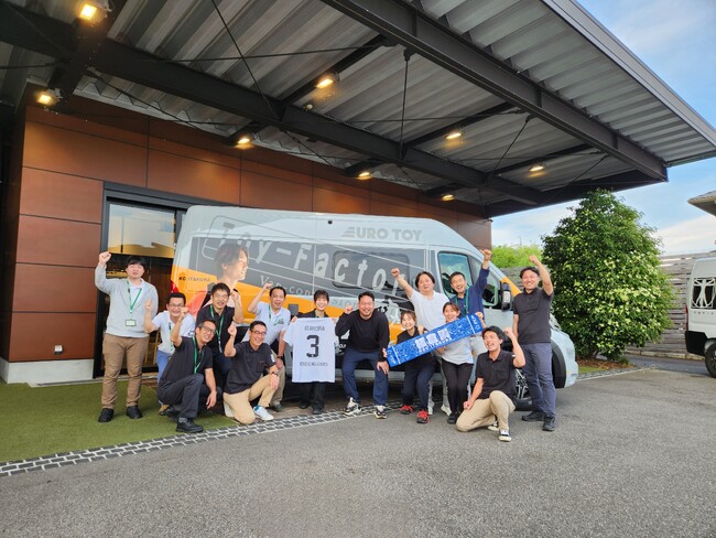 トイファクトリー、サッカー日本代表・板倉滉選手が主催する社会貢献活動「KCP」と2年連続スポンサー契約を締結