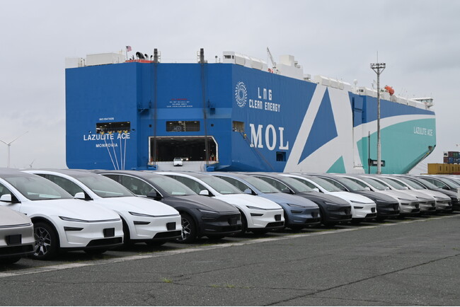 自動車輸入台数日本一の三河港でTesla社製電気自動車の陸揚げ開始―西日本の玄関口として安定供給の糸口に―