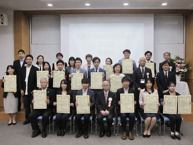 QuizKnockを運営する株式会社batonがEarth hacksと共同制作した中高生向け探究学習教材「すごろくとクイズで楽しく学べる脱炭素」が、「消費者教育教材資料表彰 2026」優秀賞を受賞