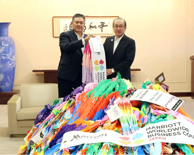 【シェラトングランドホテル広島】平和への祈りを届ける為 日本国内110施設のグループホテルより折り鶴を集め広島市長へ寄贈