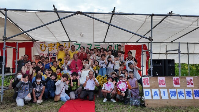 【東日本大震災から15年】初の田村市在住夫婦が「ひまわり続婚式」　全国から届いた3万本以上の復興花ひまわりに囲まれ感謝と未来を誓う