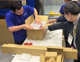 会期中のデモの様子 会期中のデモの様子