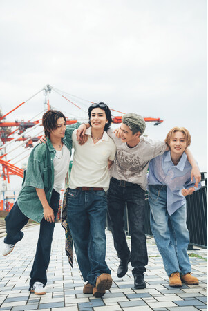 「WOLF HOWL HARMONY」初のアーティストブック 9/17発売決定!